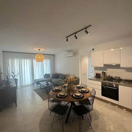Thalassa Apartment *